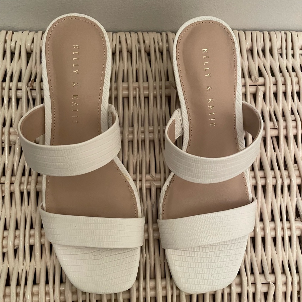White mule sandal with mini block heel